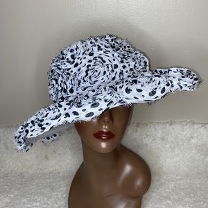 Kokin black & white polka dot hat